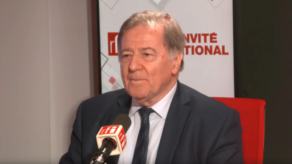Claude Blanchemaison, ancien ambassadeur de France en Russie, ancien directeur des départements d’Europe et d’Asie au Quai d’Orsay, dans les studios de RFI, le 10 décembre 2024.
